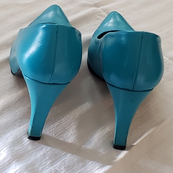 Charles Jourdan leather high heel pumps, size 5.5 US. $45 - Picture 4 of 8